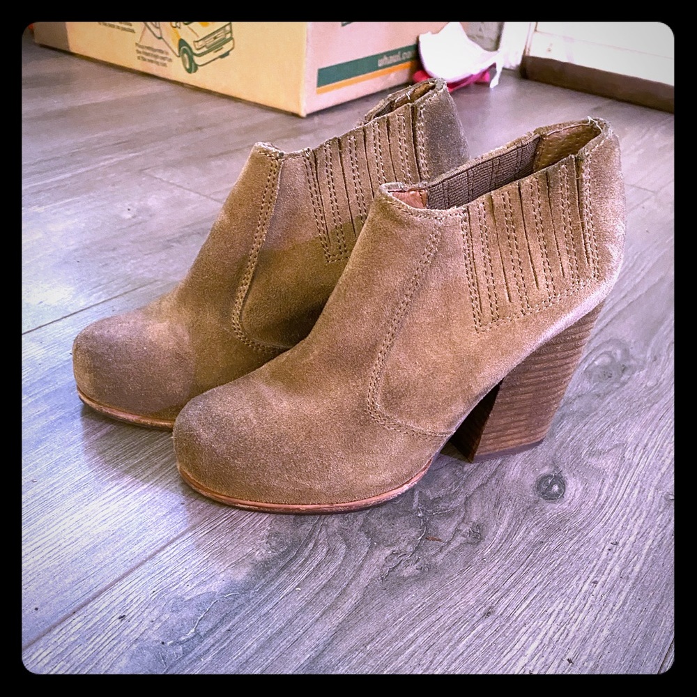 Jeffrey Campbell Tan Suede block heel boot size 6